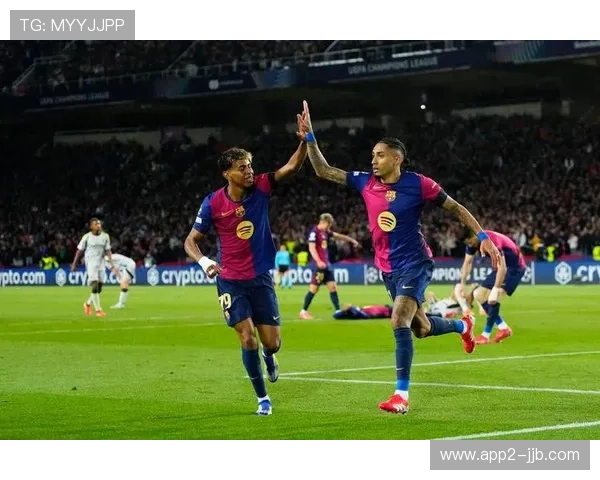 巴萨最强攻击线拉菲尼亚、莱万、亚马尔合体训练